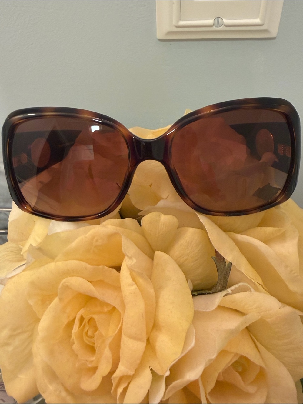 Tory Burch Tortoiseshell Frame Sunglasses with Gold Trim - Picture 3 of 9